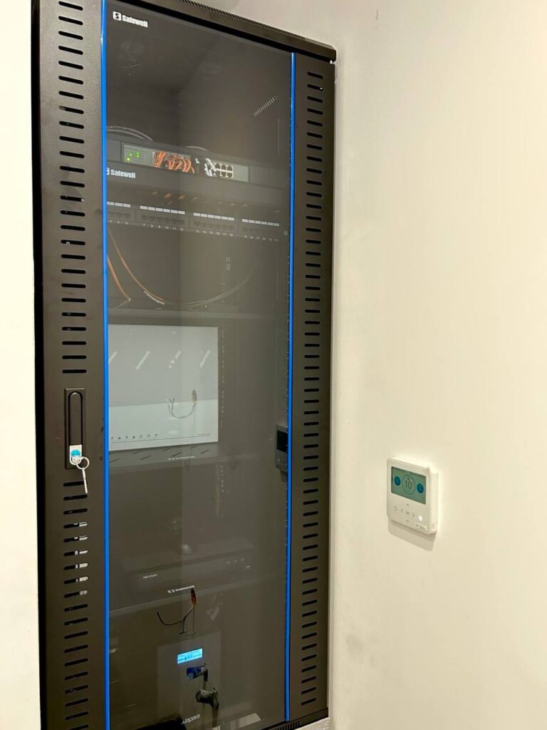 Καμπίνες Rack οργανωση καλωδιων και συστηματων